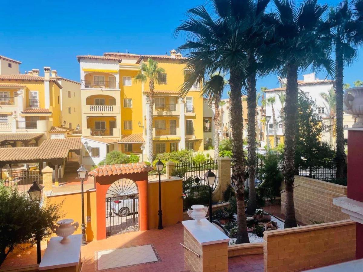 Beach Apartament In Torrevieja Eksteriør billede