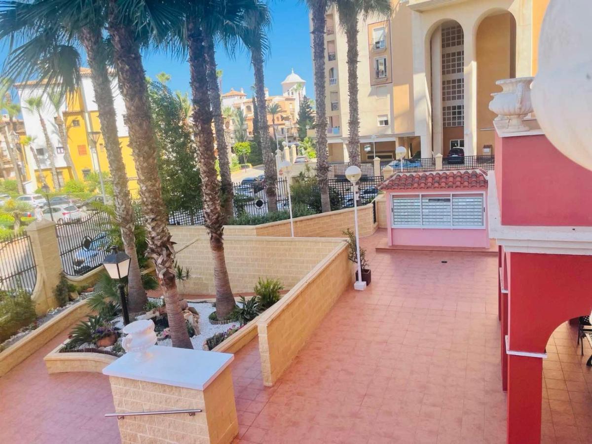 Beach Apartament In Torrevieja Eksteriør billede