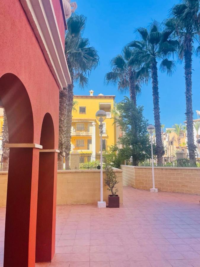 Beach Apartament In Torrevieja Eksteriør billede